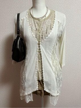 Axes Femme J-Fashion white/cream lace trim cardigan size m